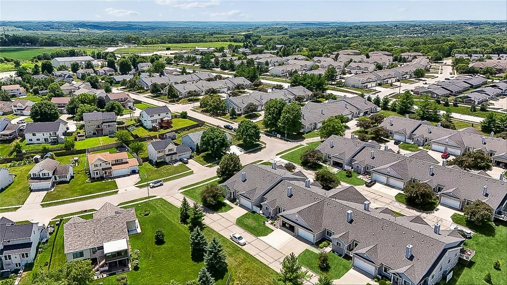 2300 E Luster Lane 5, Des Moines, IA 50320