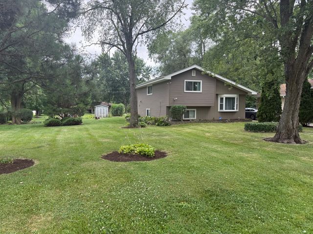 29W313 Ray Avenue, West Chicago, IL 60185
