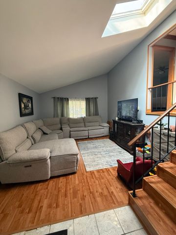 29W313 Ray Avenue, West Chicago, IL 60185