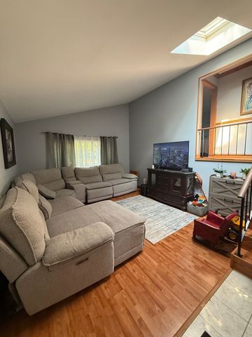 29W313 Ray Avenue, West Chicago, IL 60185