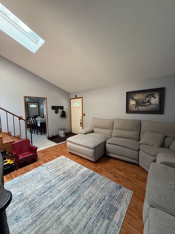 29W313 Ray Avenue, West Chicago, IL 60185