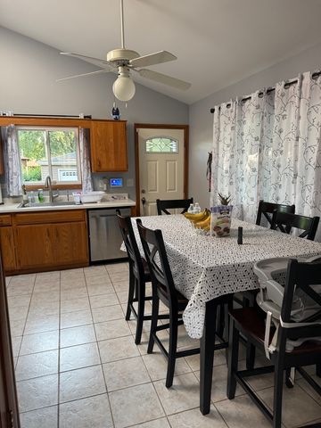 29W313 Ray Avenue, West Chicago, IL 60185