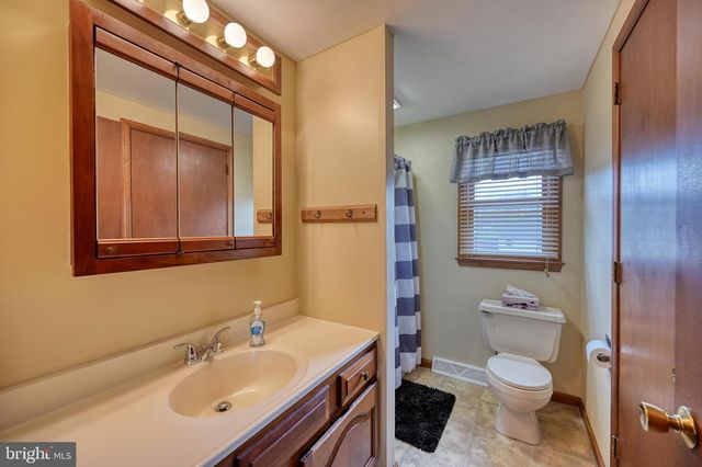 3320 ROTHSVILLE, Akron, PA 17501
