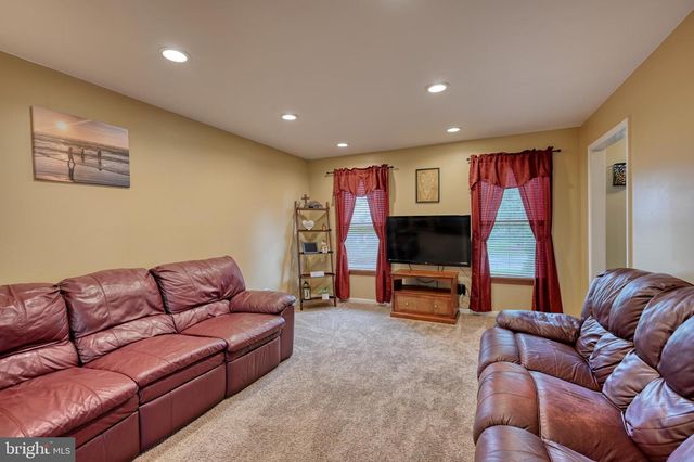 3320 ROTHSVILLE, Akron, PA 17501