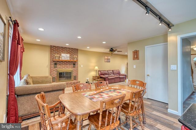 3320 ROTHSVILLE, Akron, PA 17501