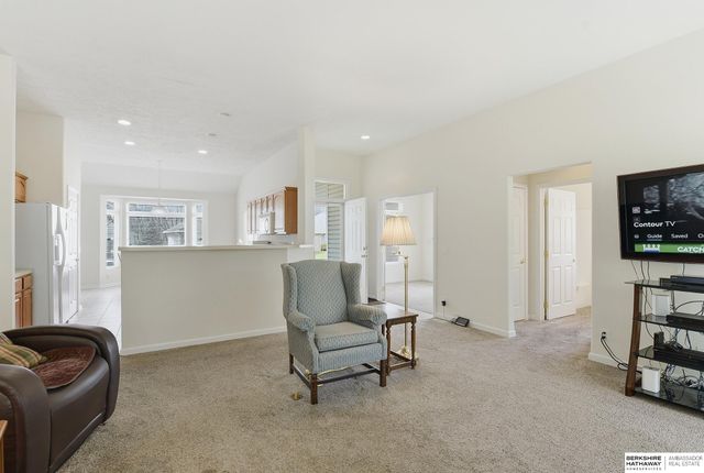 1719 S 190th Plaza, Omaha, NE 68130