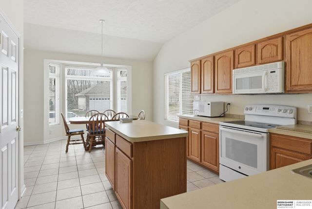 1719 S 190th Plaza, Omaha, NE 68130