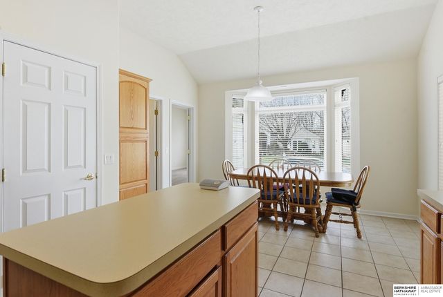 1719 S 190th Plaza, Omaha, NE 68130