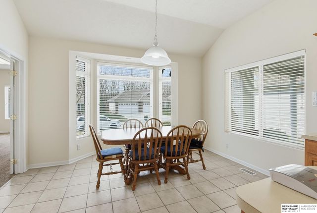 1719 S 190th Plaza, Omaha, NE 68130