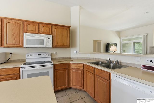 1719 S 190th Plaza, Omaha, NE 68130