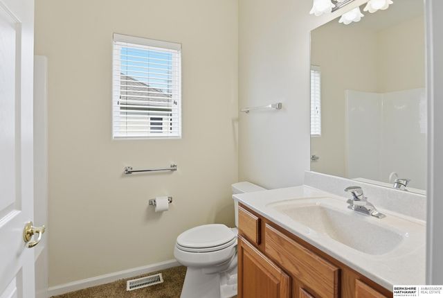 1719 S 190th Plaza, Omaha, NE 68130