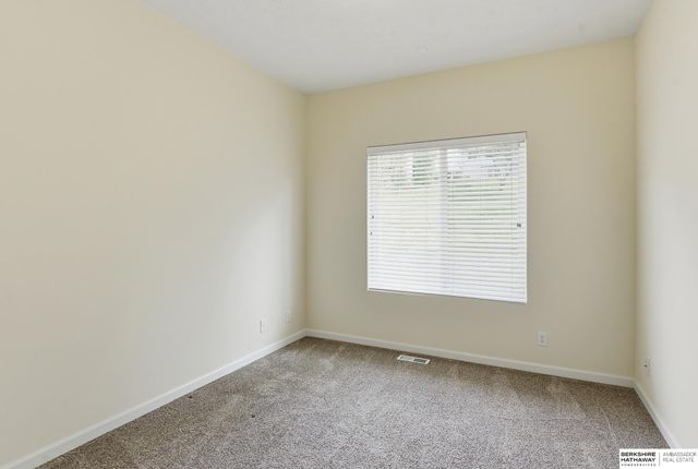 1719 S 190th Plaza, Omaha, NE 68130
