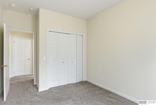 1719 S 190th Plaza, Omaha, NE 68130