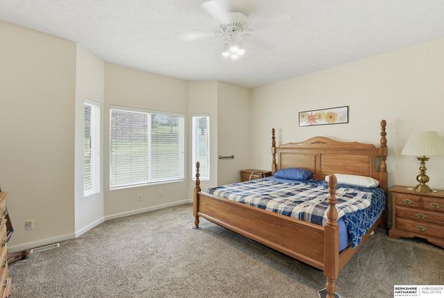 1719 S 190th Plaza, Omaha, NE 68130