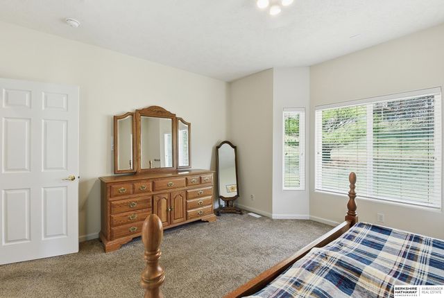 1719 S 190th Plaza, Omaha, NE 68130