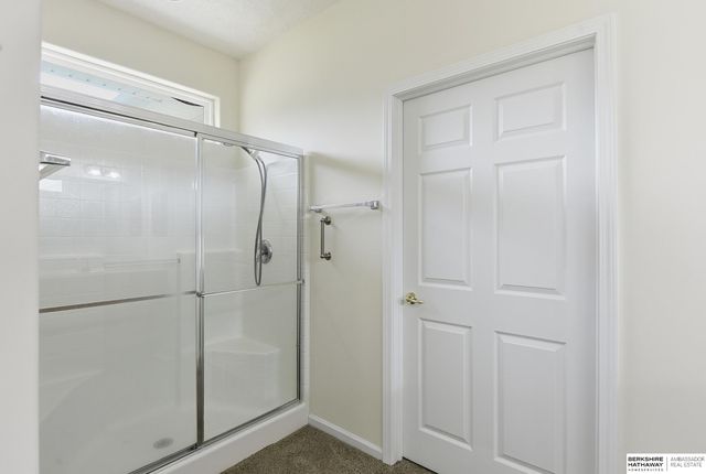 1719 S 190th Plaza, Omaha, NE 68130