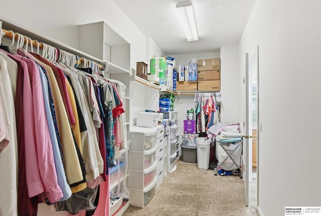 1719 S 190th Plaza, Omaha, NE 68130