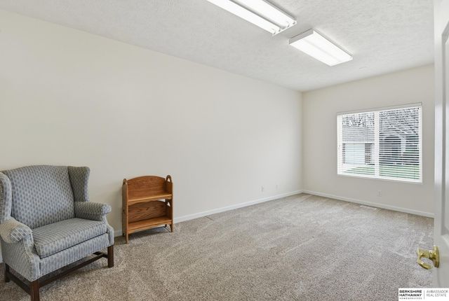 1719 S 190th Plaza, Omaha, NE 68130
