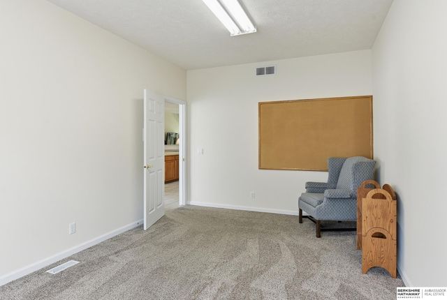 1719 S 190th Plaza, Omaha, NE 68130