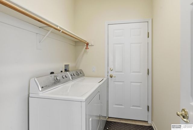 1719 S 190th Plaza, Omaha, NE 68130