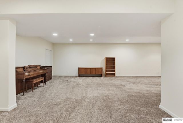1719 S 190th Plaza, Omaha, NE 68130