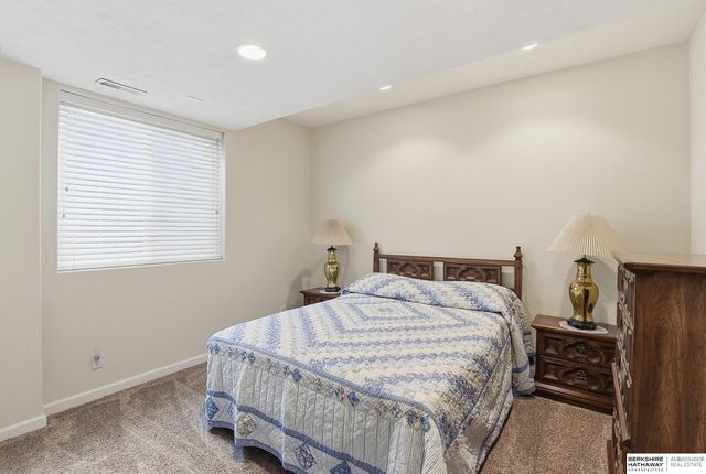 1719 S 190th Plaza, Omaha, NE 68130