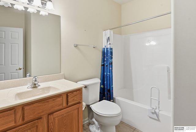 1719 S 190th Plaza, Omaha, NE 68130