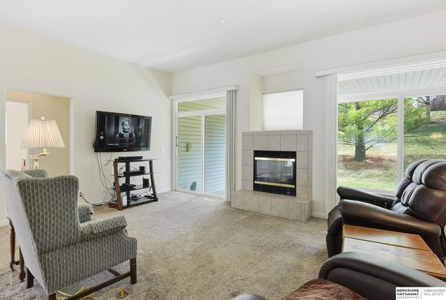 1719 S 190th Plaza, Omaha, NE 68130