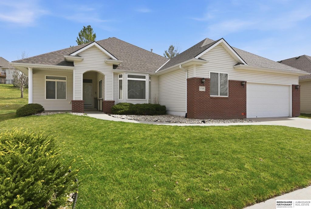 1719 S 190th Plaza, Omaha, NE 68130