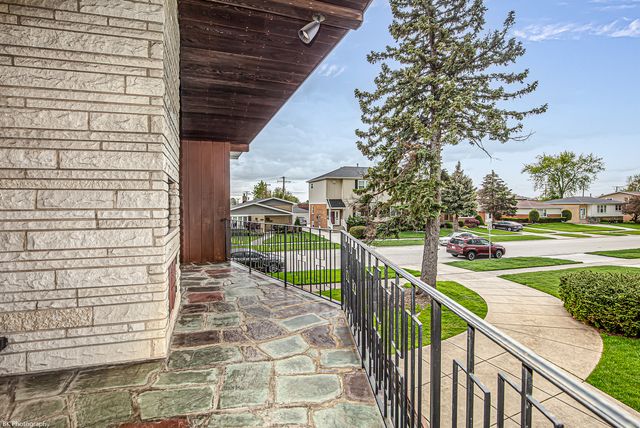 10128 S Kenton Avenue, Oak Lawn, IL 60453