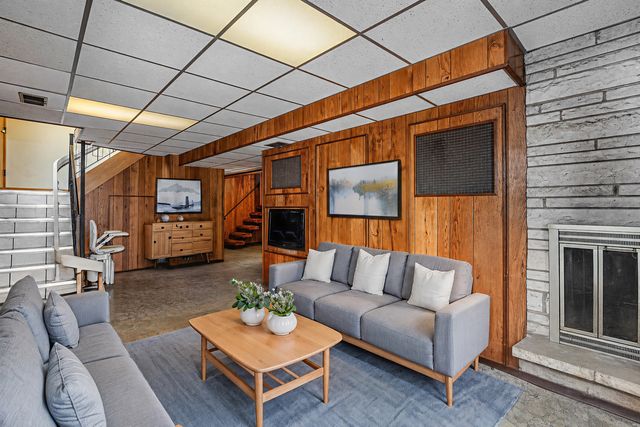 10128 S Kenton Avenue, Oak Lawn, IL 60453