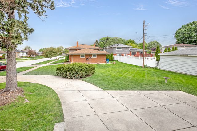 10128 S Kenton Avenue, Oak Lawn, IL 60453