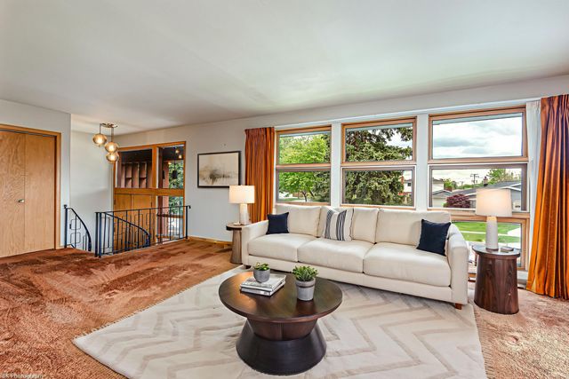 10128 S Kenton Avenue, Oak Lawn, IL 60453