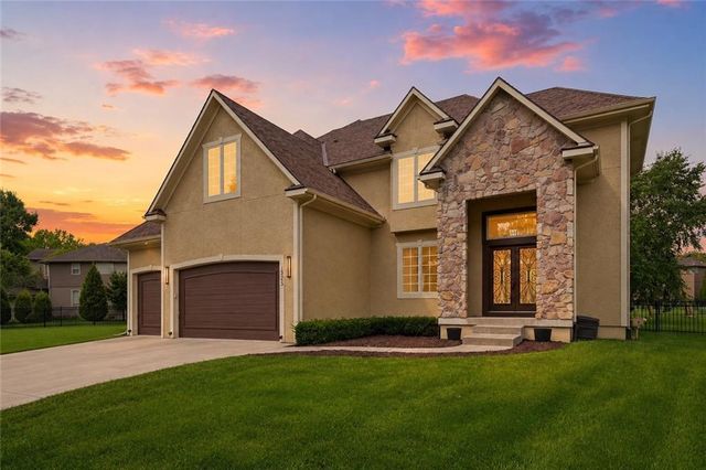 10903 W 163rd Terrace, Overland Park, KS 66221