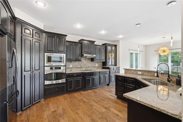 10903 W 163rd Terrace, Overland Park, KS 66221