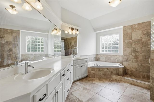 10903 W 163rd Terrace, Overland Park, KS 66221
