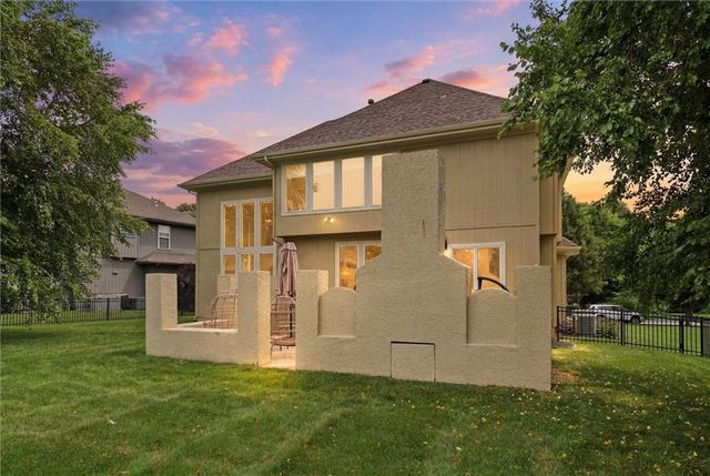 10903 W 163rd Terrace, Overland Park, KS 66221