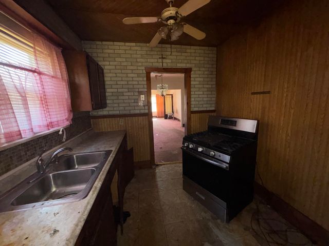 128 W 41st Avenue, Gary, IN 46408