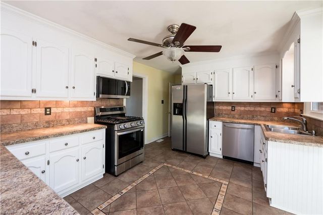 604 Caleb DR, Chesapeake, VA 23322