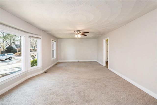 604 Caleb DR, Chesapeake, VA 23322