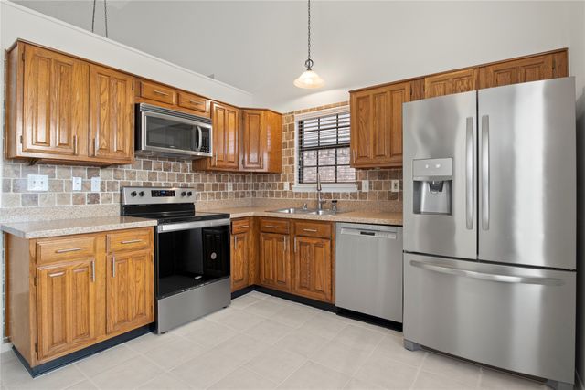 18914 RAVENGLEN Court, Dallas, TX 75287