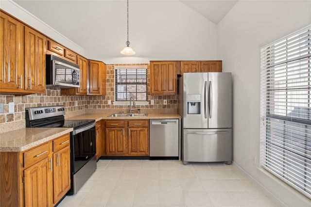 18914 RAVENGLEN Court, Dallas, TX 75287