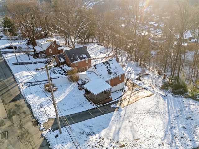 237 Collins Dr, Penn Hills, PA 15235