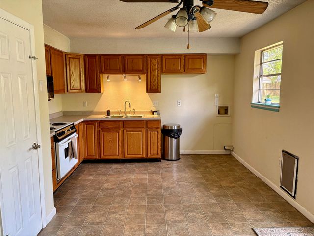 2304 Broadview, Conway, AR 72034