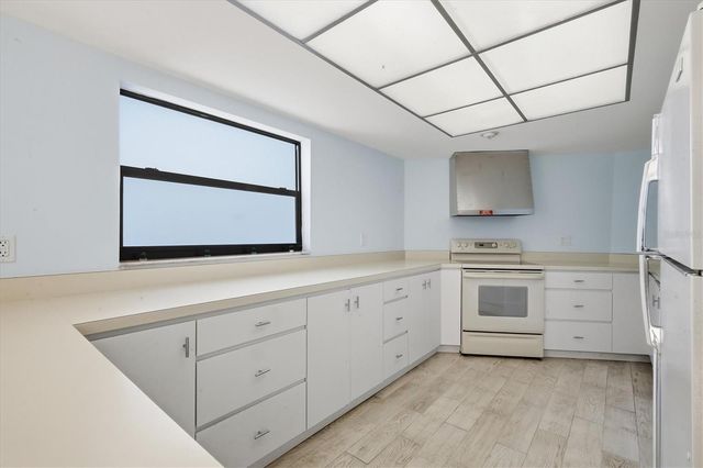 5393 GULF OF MEXICO DRIVE 211, Longboat Key, FL 34228