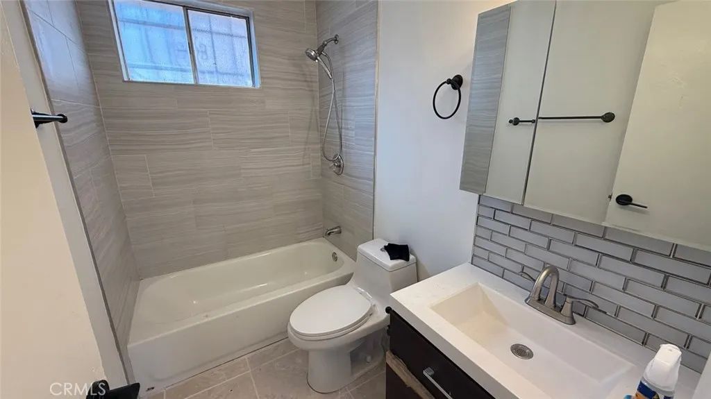 823 E 75th, Los Angeles, CA 90001