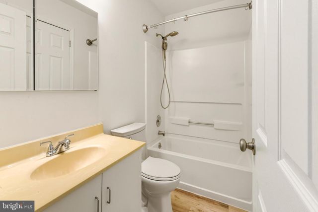 512 ESSEX, West Deptford, NJ 08051