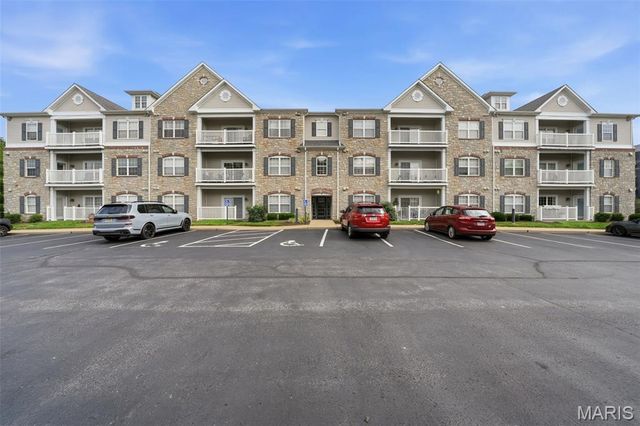 6 Monarch Trace Court 204, Chesterfield, MO 63017