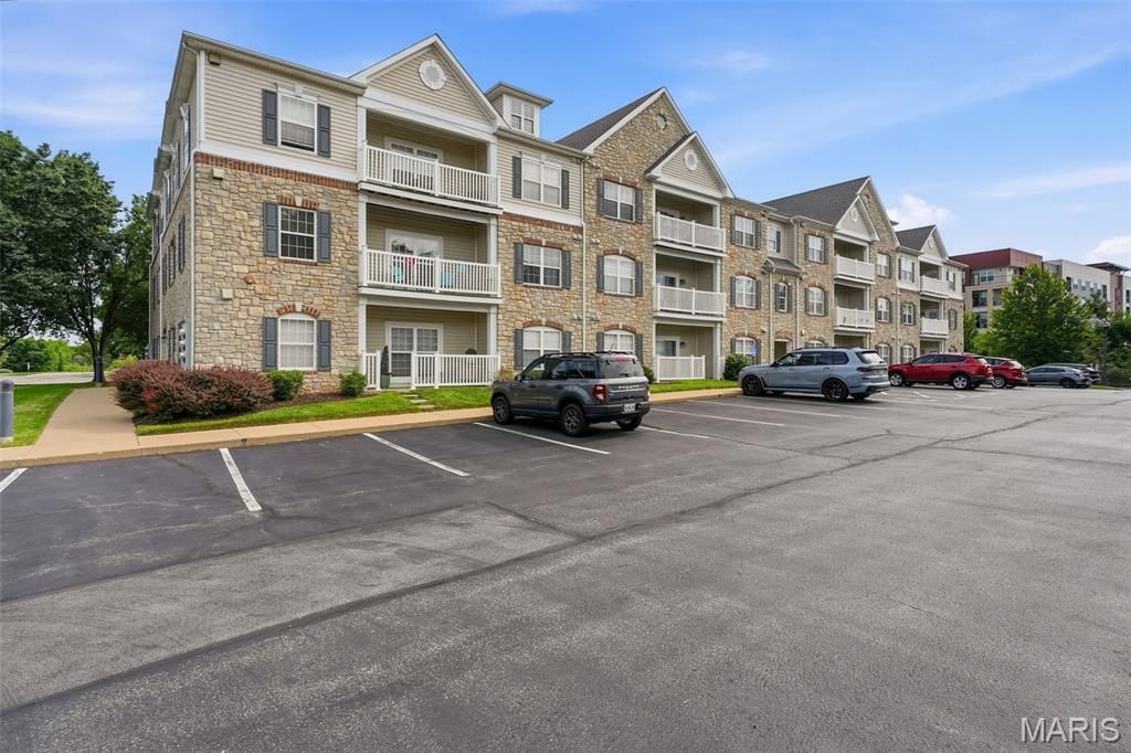 6 Monarch Trace Court 204, Chesterfield, MO 63017