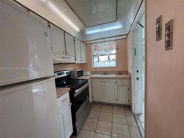 581 Blue Heron Drive 307-B, Hallandale Beach, FL 33009